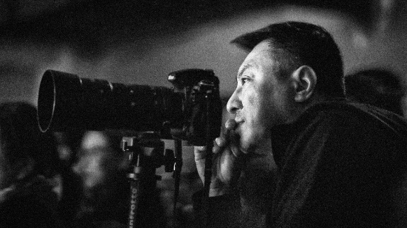 坚持拍摄戏剧四十年的戏剧摄影师李晏,也是一位“离戏剧最近的观众” 坚持拍摄戏剧四十年的戏剧摄影师李晏,也是一位“离戏剧最近的观众”