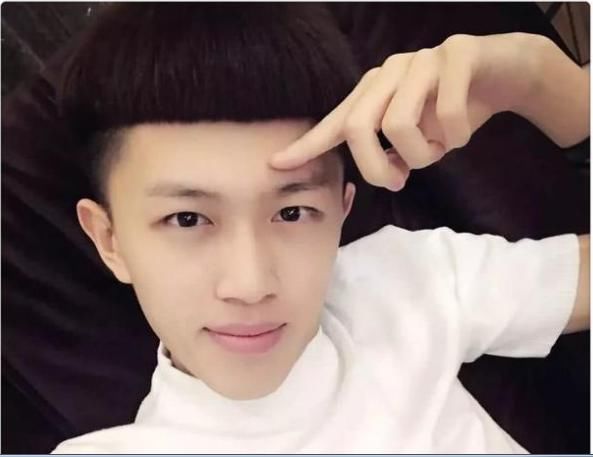 揭秘被央视点名封杀快手网红社会摇牌牌琦不