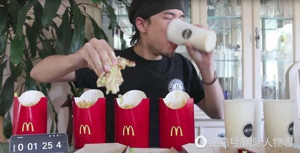 挑战大胃王！小伙 5 分30秒吞下 4 个巨无霸