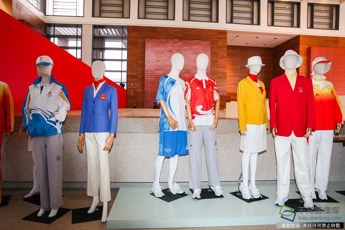 从单一到多彩 改革开放40年的时尚变化