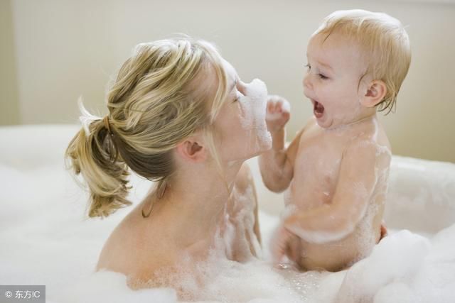 逼迫或诱骗某人做某事英语怎么说?