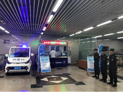 北京西站有群“雷锋侠” 春运为旅客指路用坏19个喇叭 北京西站有群“雷锋侠” 春运为旅客指路用坏19个喇叭