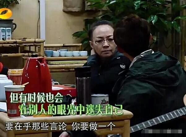 宋丹丹疑再回应袁立事件:气的胃病都犯了,何炅