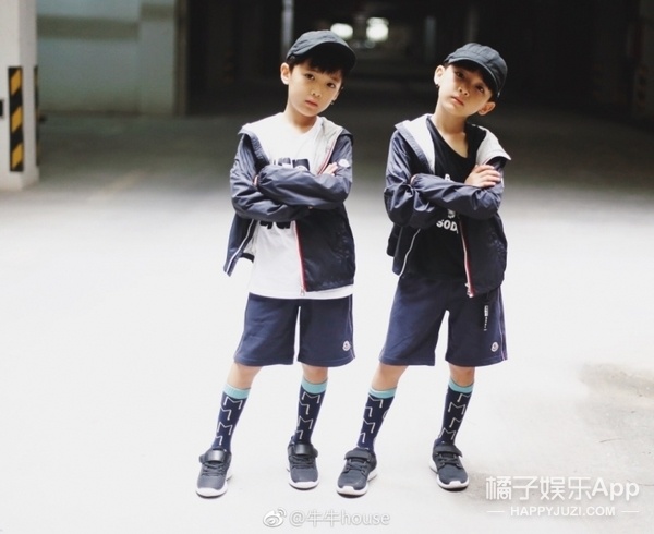 这是一对儿双胞胎小兄弟,叫大牛小牛.是不是连名字也很可爱.