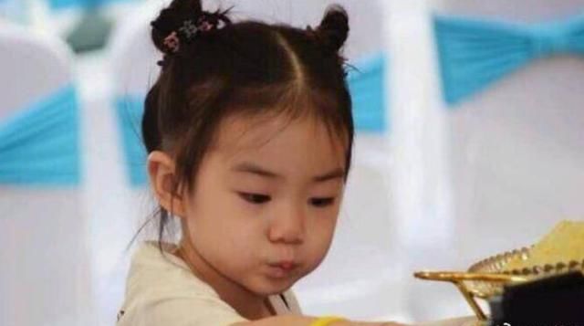 基因太强大!戚薇李承铉之女Lucky好可爱,难道