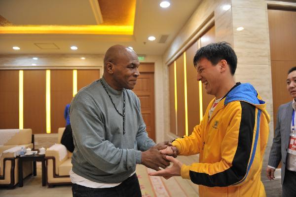 泰森生活很拮据十万美元片酬也接