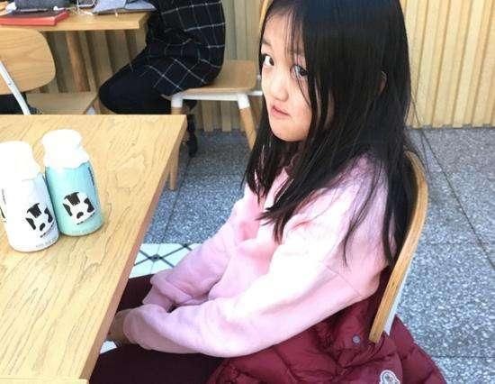 谢霆锋为讨好王菲给李嫣做饭,如今亲生儿子将