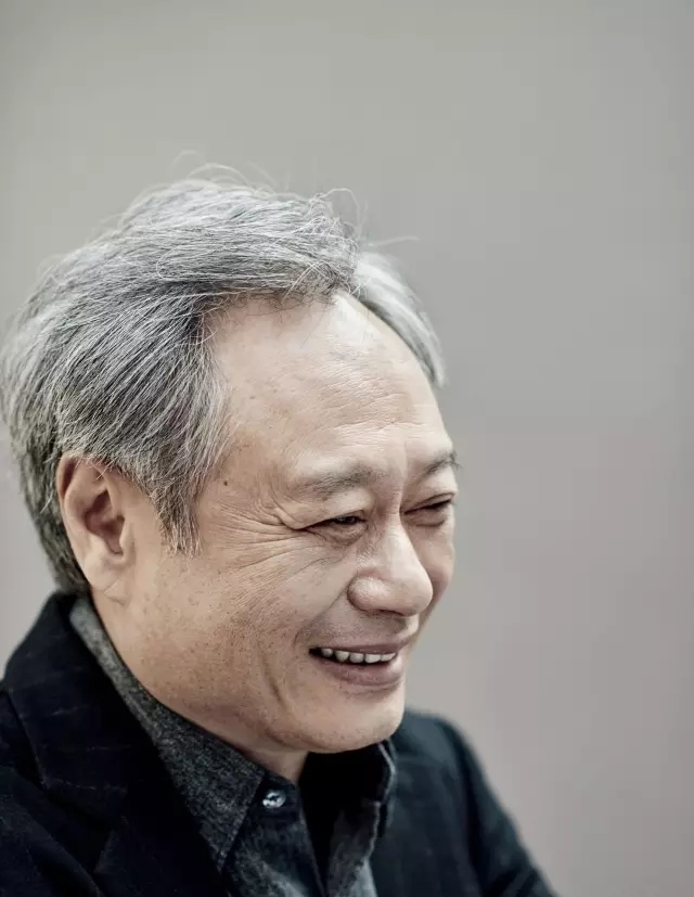 李安拉着儿子李淳拍大片 父子俩气质神相似