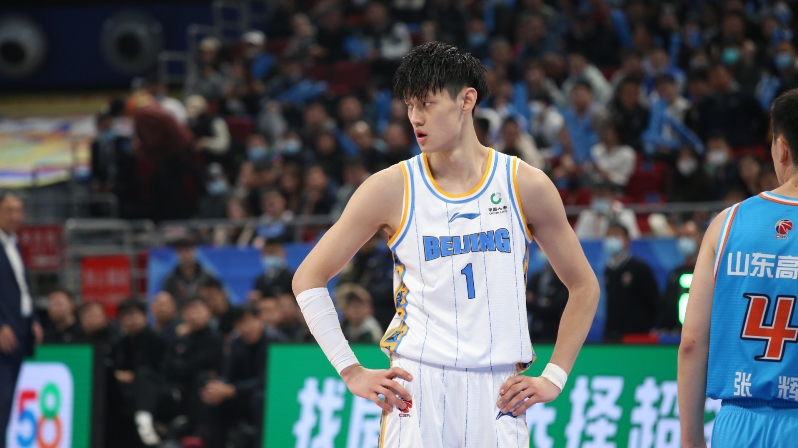 曾凡博上演钉板大帽！感慨9年时间自己从山顶看台走到场地中央