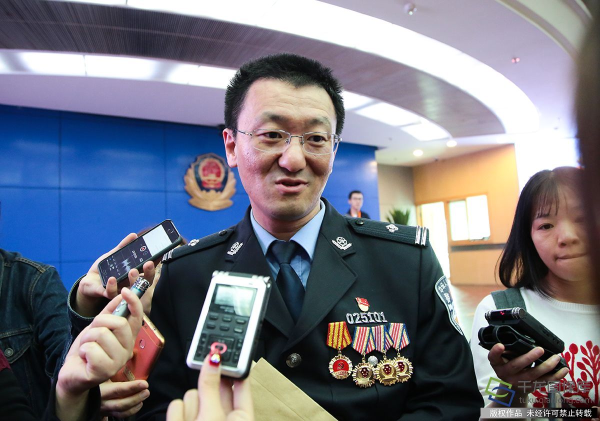 红墙意识新实践|外事民警胡辛:“我们的样子,就是中国的样子” 红墙意识新实践|外事民警胡辛:“我们的样子,就是中国的样子”