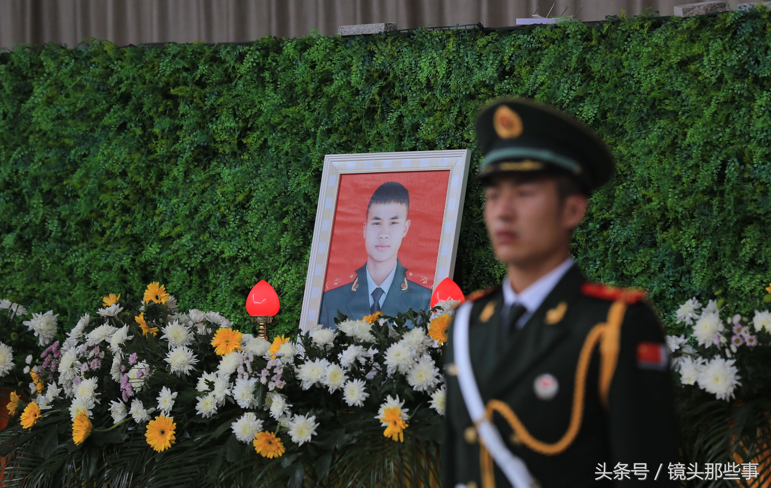 英雄走好!数千人挥泪送别烈士谢勇 现场哭声一