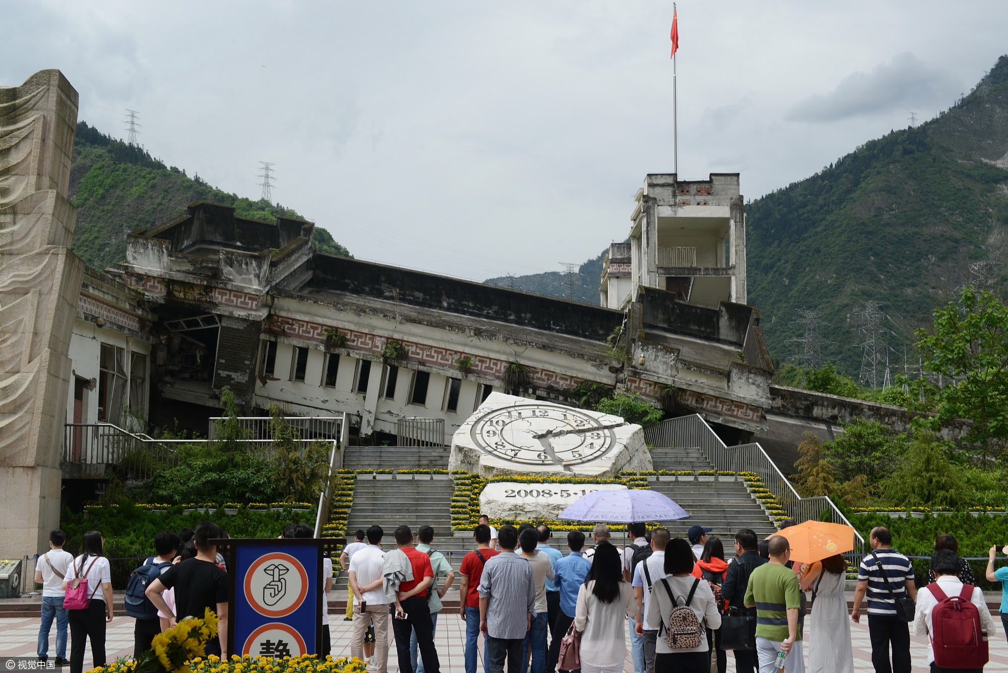 汶川大地震九週年了,儘管廢墟叢生了青苔,遠山綠了再綠,但當置身於