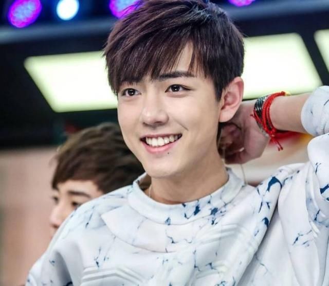 比起肖战的宠溺笑,肖战的素颜了解一下,网友:这