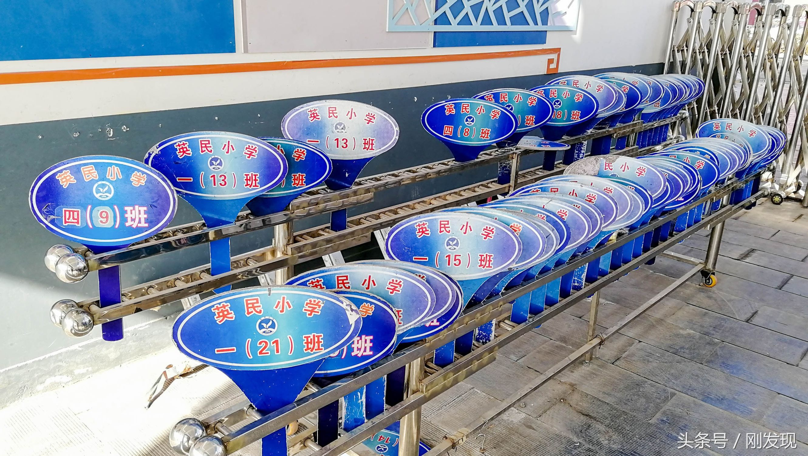 16年前,一个县城小学公办教师的月工资499元