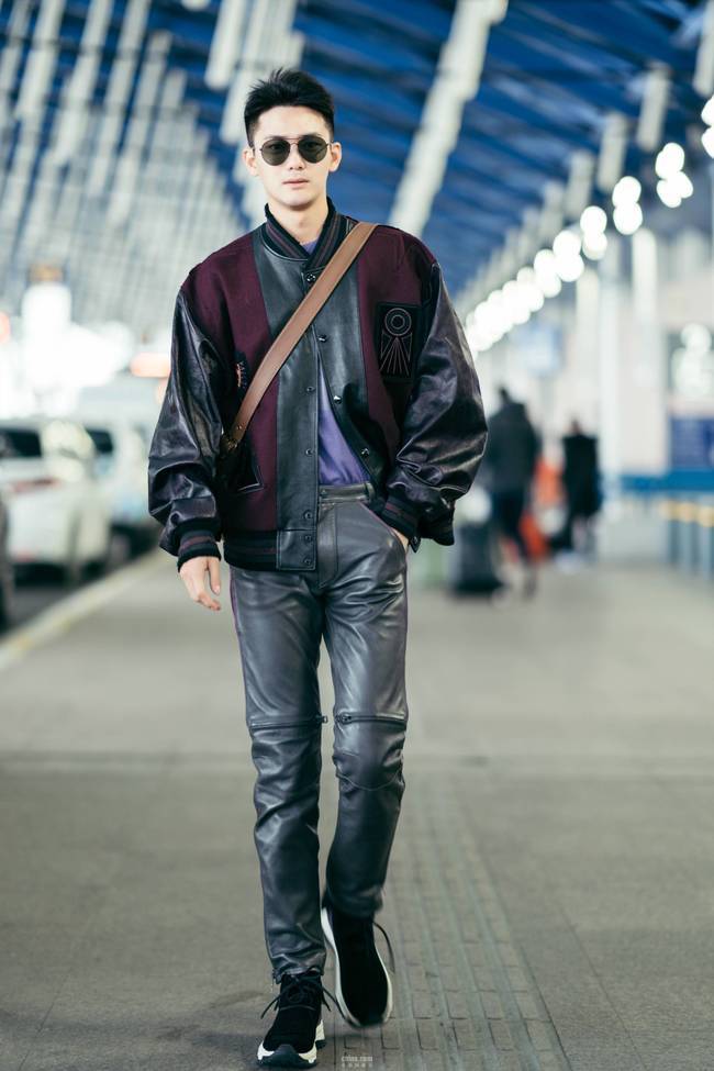 熊梓淇复古摩登造型现身机场 启程纽约时装周