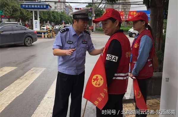 渭南华州大队车管所积极开展文明交通志愿活动