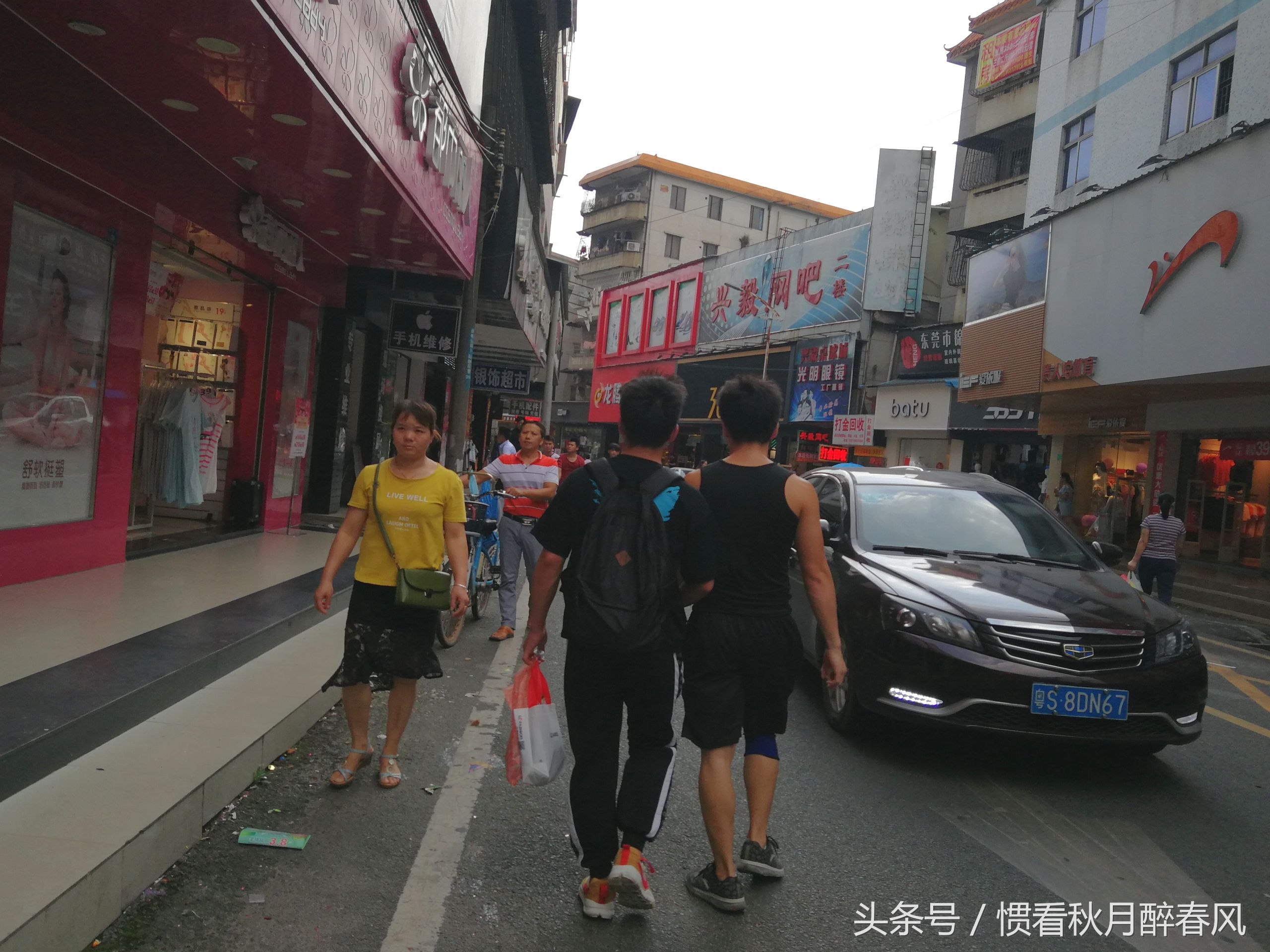 这里就是东莞塘厦镇最繁华的地方,逛街的好去