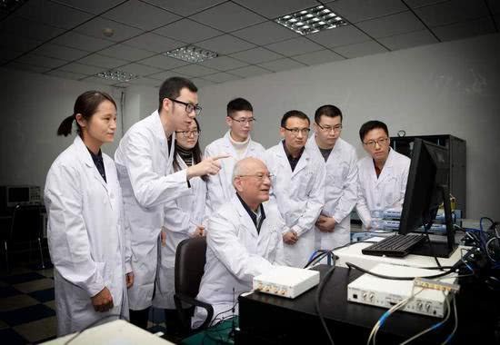 刘永坦钱七虎为何能站上我国科学技术最高奖台