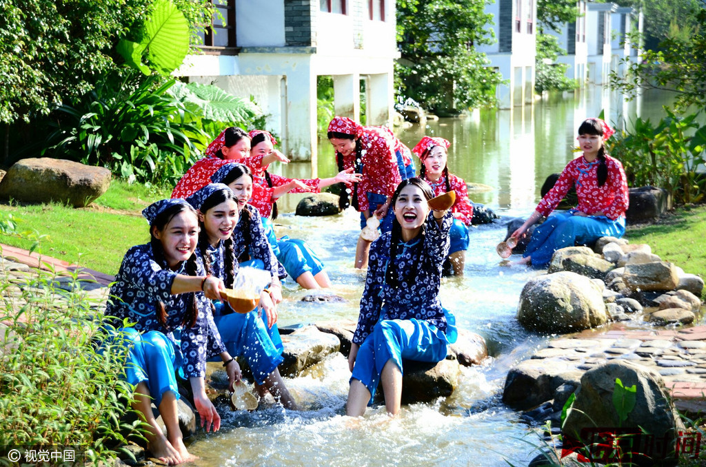 河源市地处东江中上游、韩江上游和北江上游，境内拥有优质丰富的天然水资源，优美的自然生态环境与丰富的水资源，让河源近年获得了中国优秀旅游城市、中国绿色明珠之称。