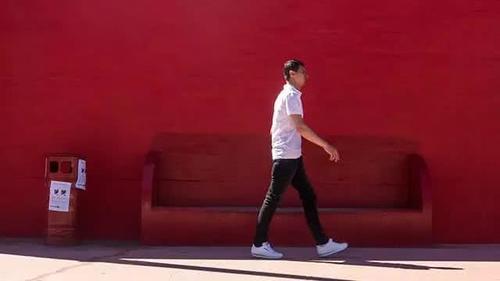 中年人每天坚持走路1个小时,身体会出现这样的