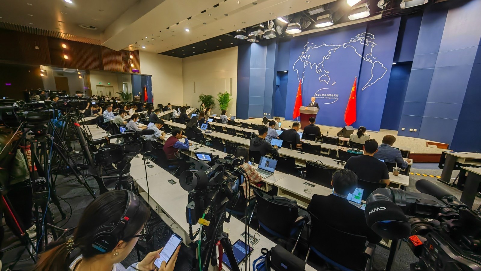 外交部：推动中肯全面战略合作伙伴关系不断走深走实