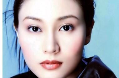 李嘉欣与老公被偶遇,整容后遗症吓人!网友:因面