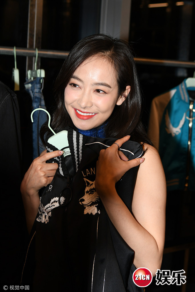 宋茜无袖毛衣炫腹频露狂笑_北京时间