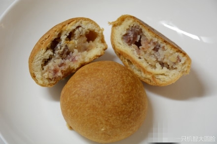 图为月饼。