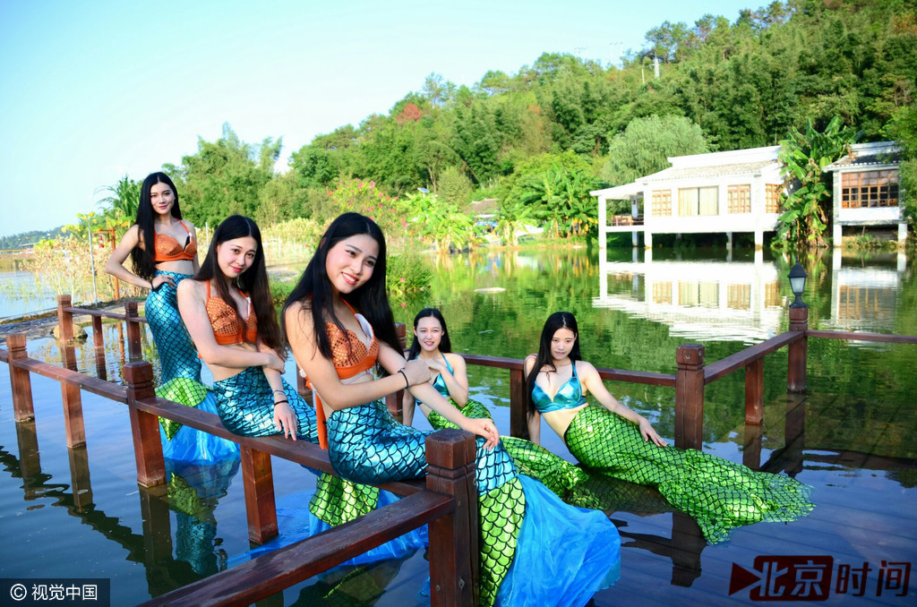 绿水节:姑娘湖边洗发嬉戏 化身最美 绿水节:姑娘湖边洗发嬉戏 化身最美