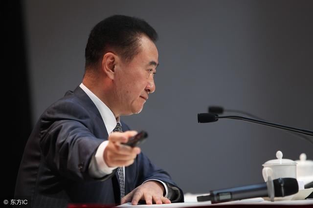 王建林,出生于1954年10月,老家四川省广元市苍溪县,1989年起担任大连