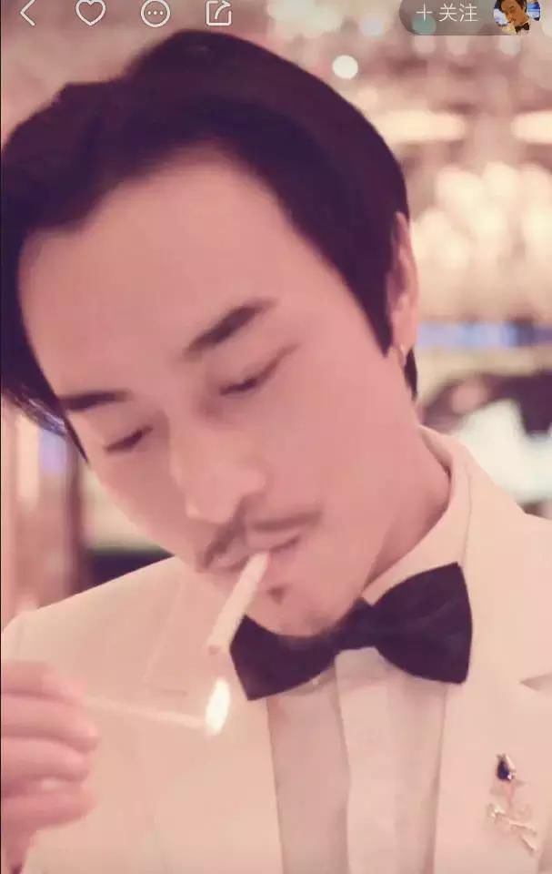 模仿张国荣的两个快手网红,第一个简直是来搞