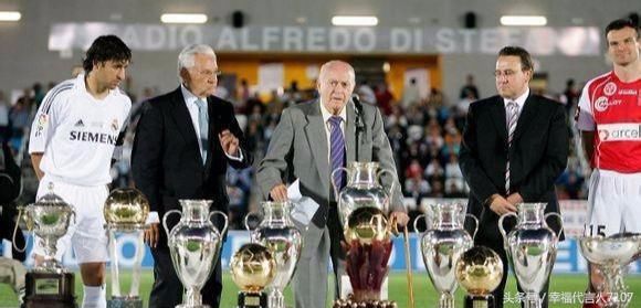 足球史上排名前十的超级巨星都有哪些?