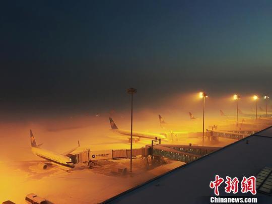 人在囧途CBA版!新疆男篮因暴雪机场干等7小时