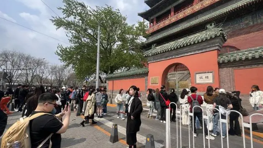 热评|北京鼓楼为何“出圈”?老鼓楼的新魅力 热评|北京鼓楼为何“出圈”?老鼓楼的新魅力