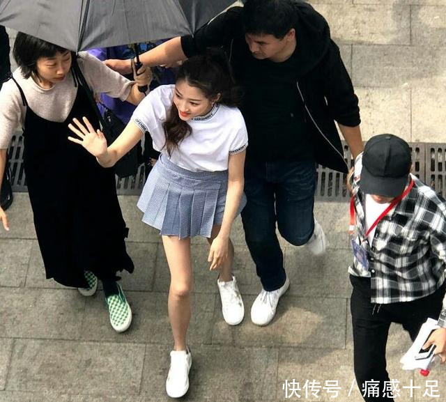 关晓彤腿有多长张艺兴和她站一起压力大,鹿晗