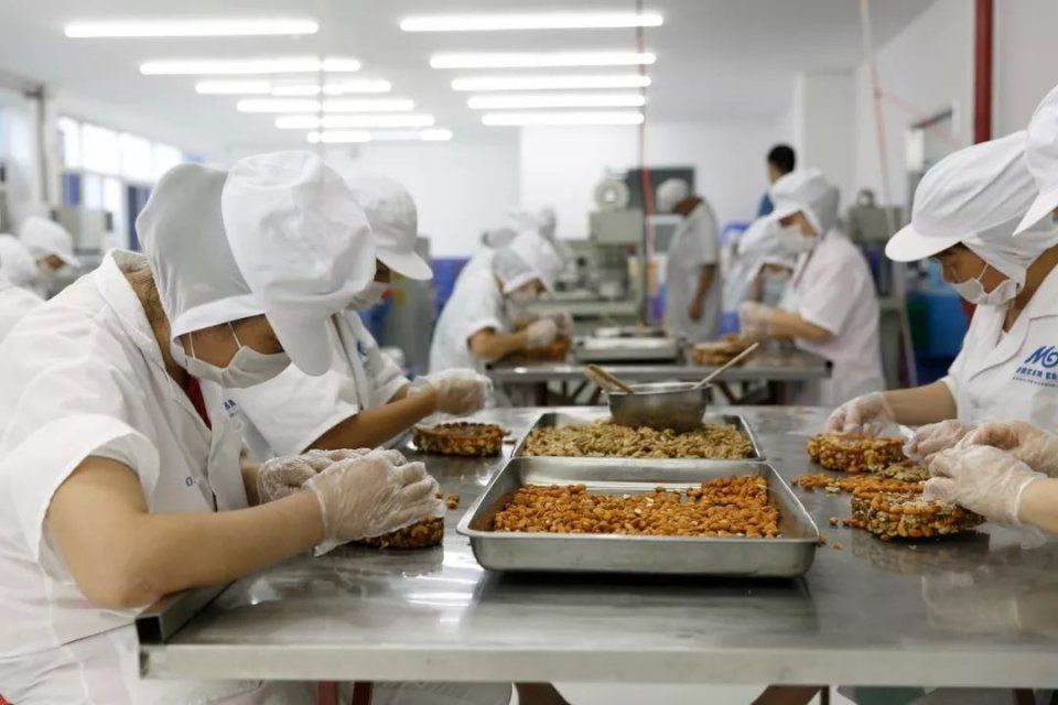 河南人、东北人惹了谁?这个感动中国的新疆小