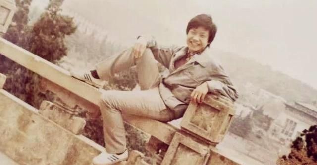 今天雷军小米香港上市成首富 但是别忘记他吃