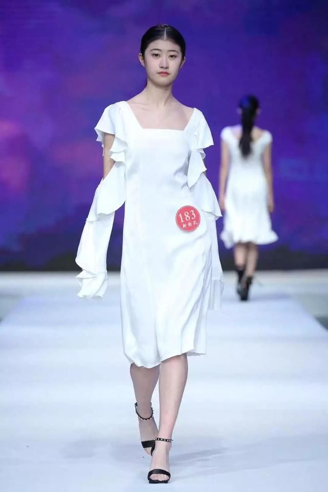 你复读两年都考不上本科,他们参加了一个比赛