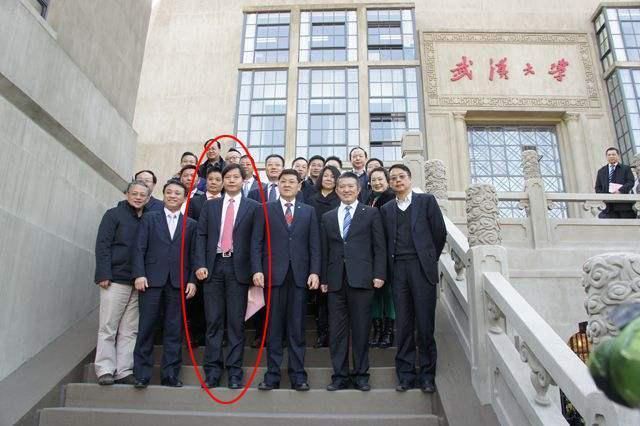 武汉大学欢迎雷军到来!小米7发布会,全校师生