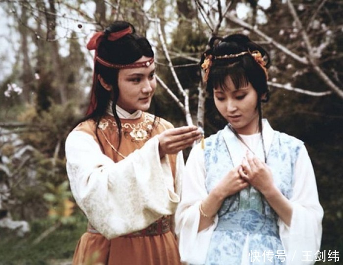 红楼梦细思极恐的一幕,宝玉未完的话是在暗示