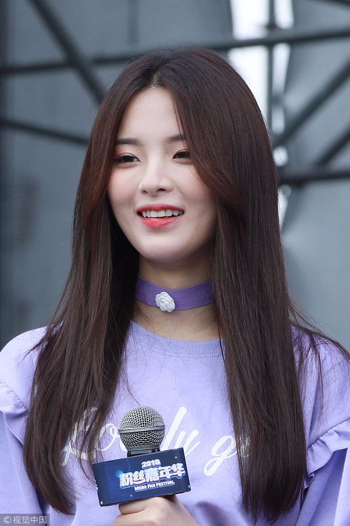 转发锦鲤就能转运!杨超越亲临现场 浅笑甜度爆表