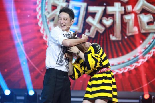 李维嘉牵手王小牙《开心相对论》收官之夜相爱相杀