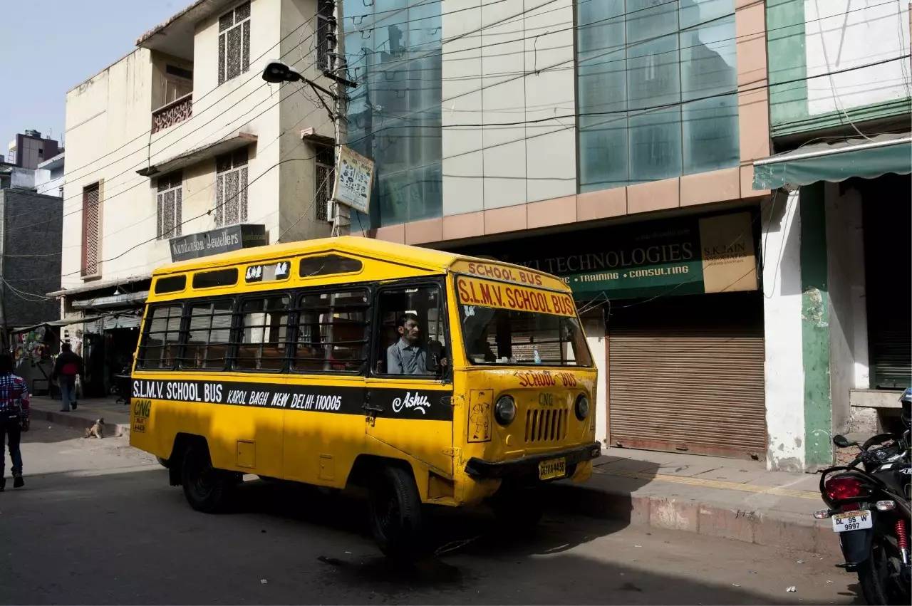 开学第一天|你们小时候都是怎么上学的?