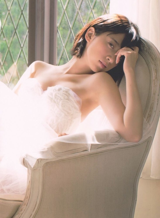 日本女星桥本奈奈未海量私照流出。