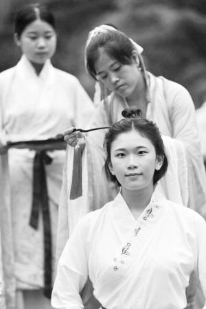 百名少女天河山行笄礼