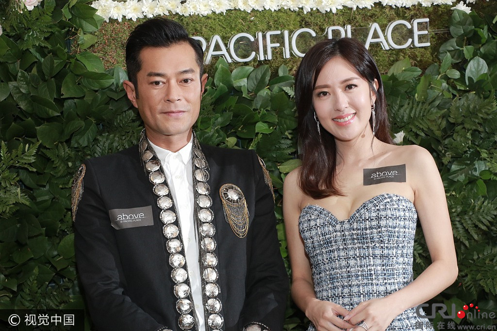 古天乐出席酒会成最帅"黑马王子" 唐诗咏低胸裙小露事业线