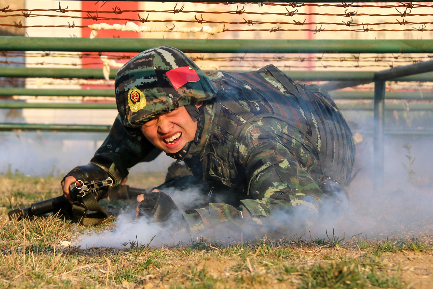 武警山东总队泰安支队组织战术训练。李飞跃摄