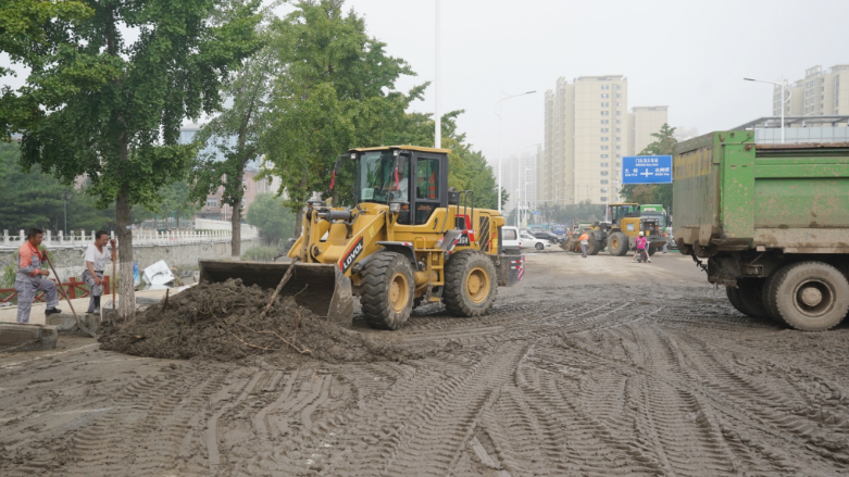 门头沟城市道路清淤全面展开，主要道路恢复通行