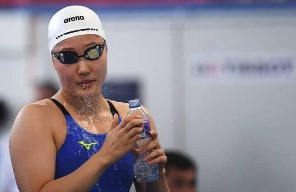 中韩游泳队冲突后续,中国队两次道歉,韩国接下