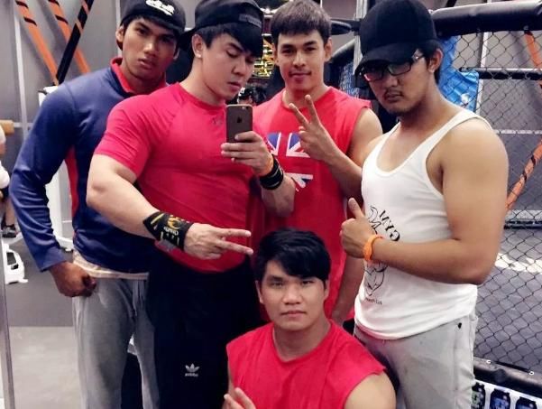 肌肉男下面给你吃,是种什么体验?